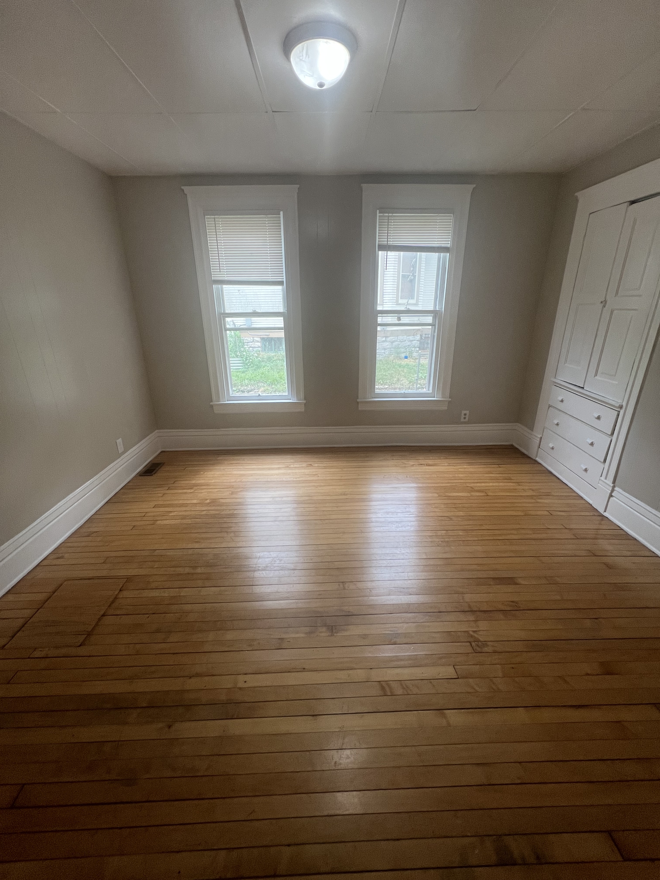 1091 Bush Ave., 1